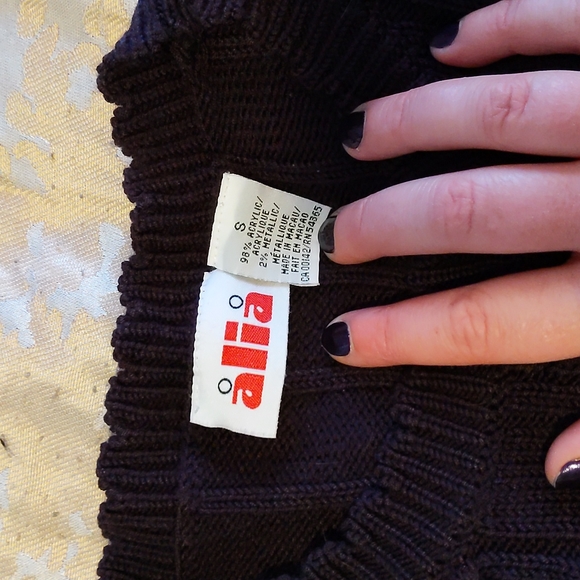 Nice dark purple sweater - Picture 2 of 2